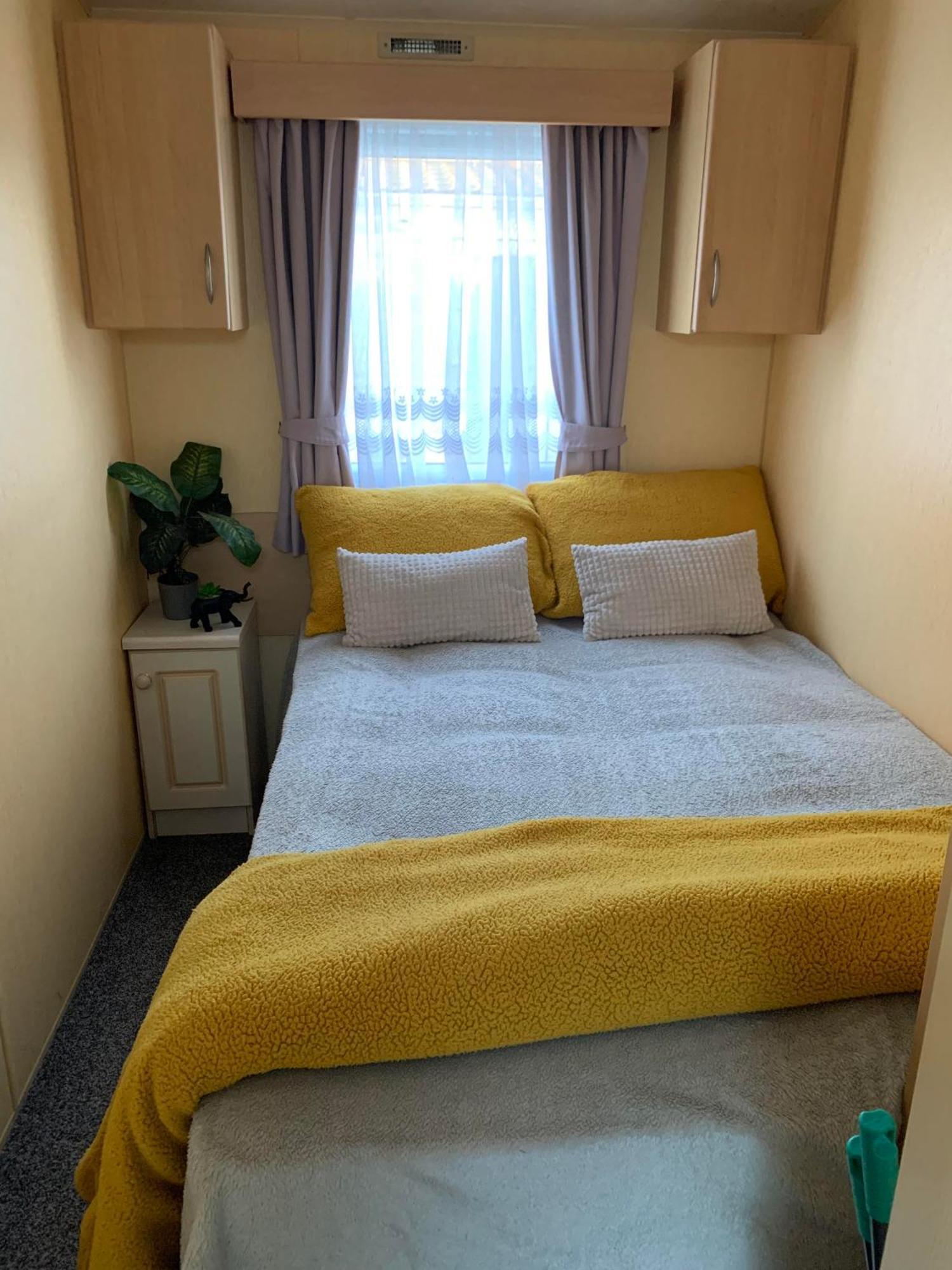 Serenity Place Caravan 2 Double Beds With Varanda Chalet Skegness